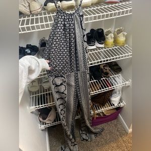 Black and white jumper from Elan size Small